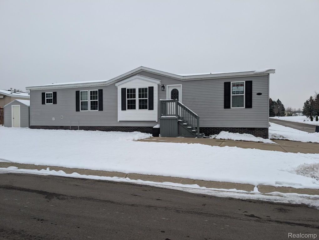 11045 Woodland Ridge Court, Green Oak Township, MI 48178