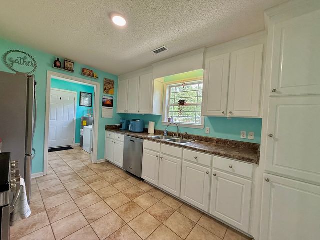 344 Lakeview, Hartford, AL 36344
