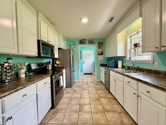 344 Lakeview, Hartford, AL 36344