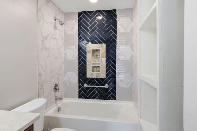 2016 Spruce Boulevard, North Charleston, SC 29406