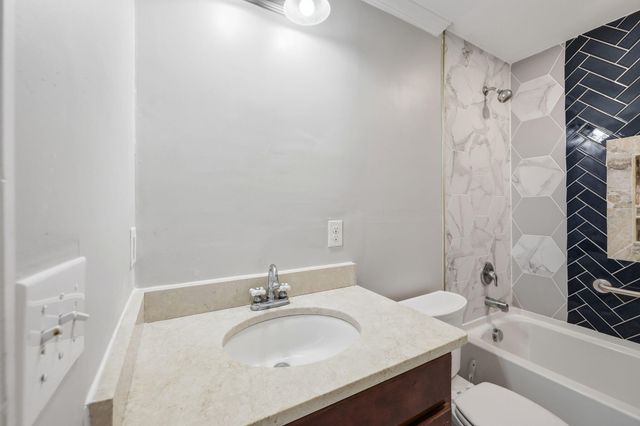 2016 Spruce Boulevard, North Charleston, SC 29406