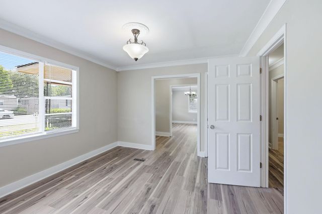 2016 Spruce Boulevard, North Charleston, SC 29406
