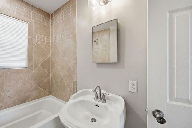 2016 Spruce Boulevard, North Charleston, SC 29406