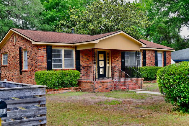 2016 Spruce Boulevard, North Charleston, SC 29406