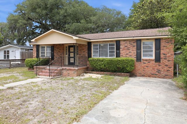 2016 Spruce Boulevard, North Charleston, SC 29406