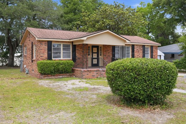 2016 Spruce Boulevard, North Charleston, SC 29406