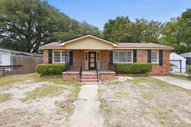 2016 Spruce Boulevard, North Charleston, SC 29406