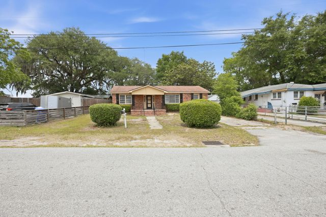 2016 Spruce Boulevard, North Charleston, SC 29406