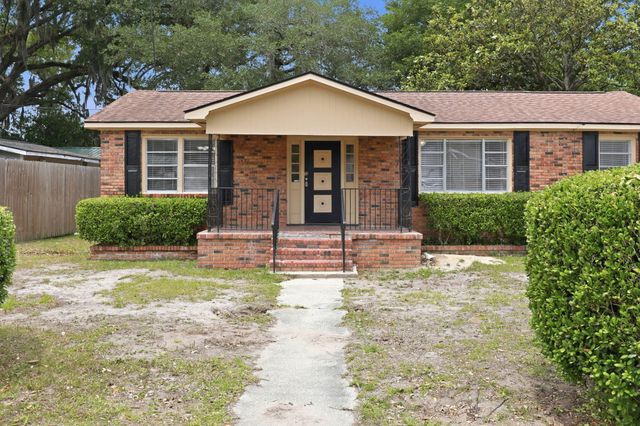 2016 Spruce Boulevard, North Charleston, SC 29406