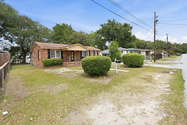 2016 Spruce Boulevard, North Charleston, SC 29406