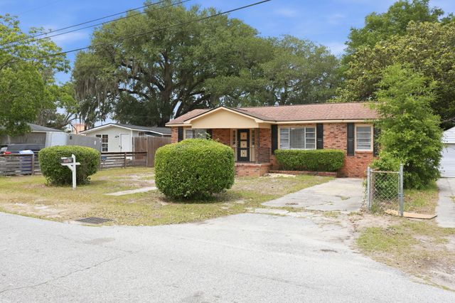 2016 Spruce Boulevard, North Charleston, SC 29406