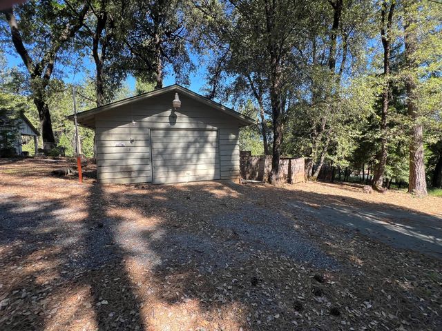 13706 Paelo Ln, Pine Grove, CA 95665