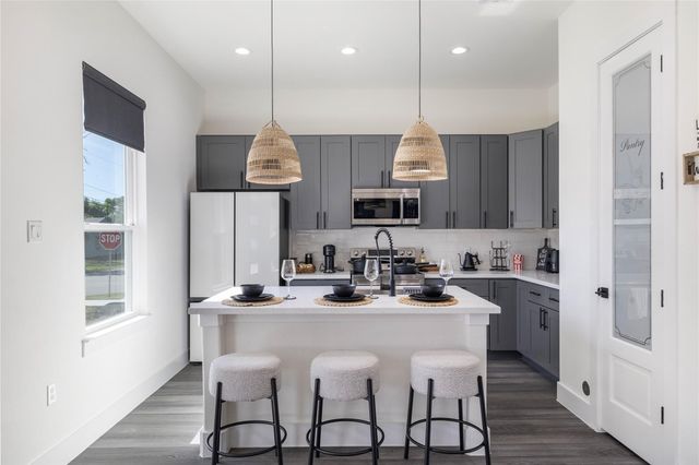 4802 Angleton Street A, Houston, TX 77033