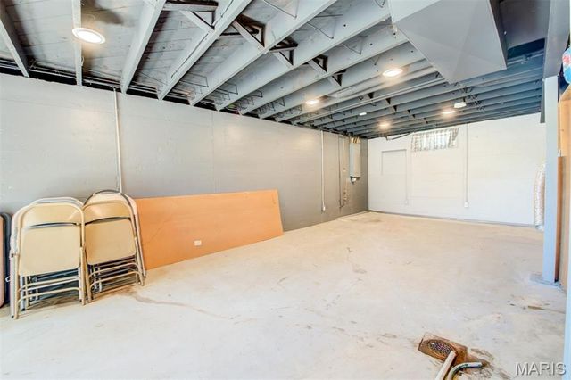 245 Commerce Avenue, Kirkwood, MO 63122