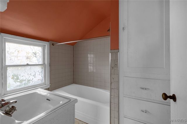 121 Willow Breeze Road, Tonawanda, NY 14223