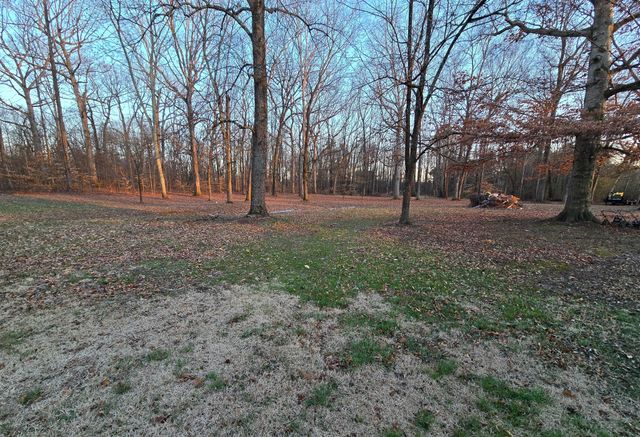 12 Hancock RD, Fayetteville, TN 37334