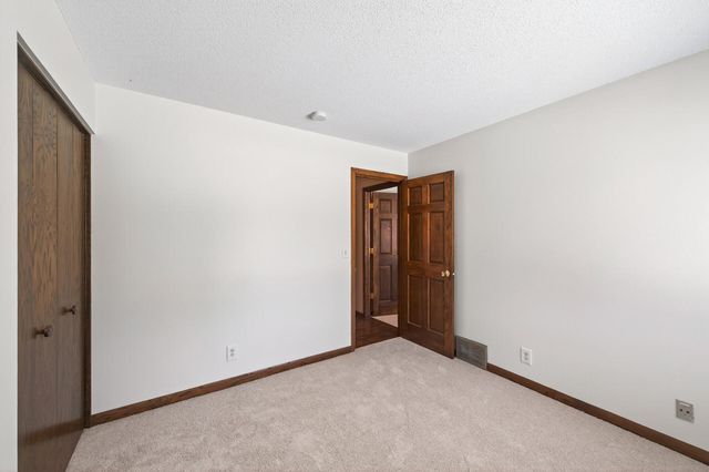 6840 Innsdale Avenue S, Cottage Grove, MN 55016