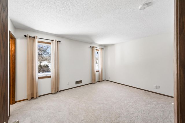 6840 Innsdale Avenue S, Cottage Grove, MN 55016