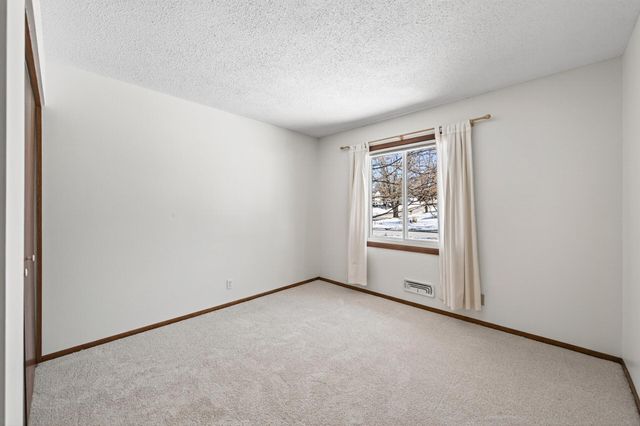 6840 Innsdale Avenue S, Cottage Grove, MN 55016