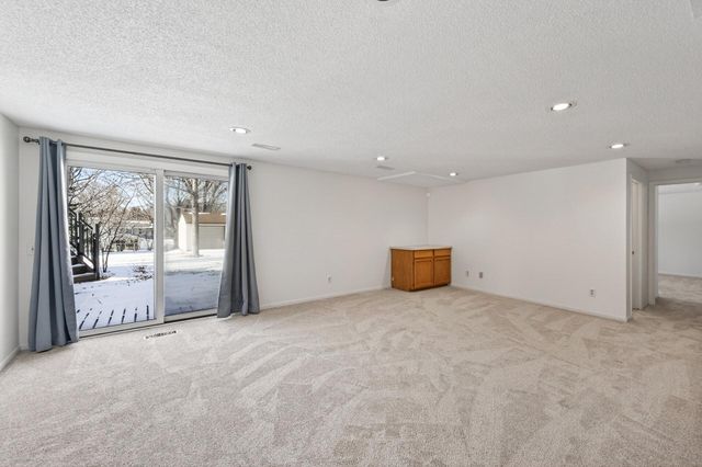 6840 Innsdale Avenue S, Cottage Grove, MN 55016