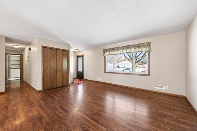 6840 Innsdale Avenue S, Cottage Grove, MN 55016