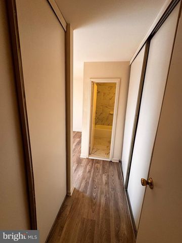 4513 LOGSDON DR, Annandale, VA 22003