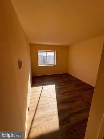 4513 LOGSDON DR, Annandale, VA 22003