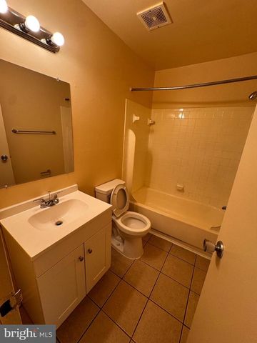 4513 LOGSDON DR, Annandale, VA 22003