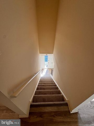 4513 LOGSDON DR, Annandale, VA 22003