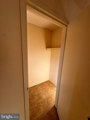 4513 LOGSDON DR, Annandale, VA 22003