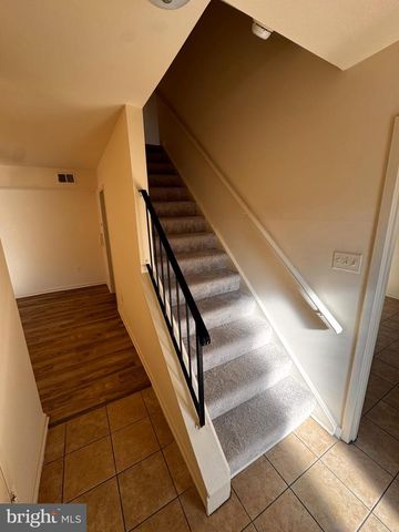 4513 LOGSDON DR, Annandale, VA 22003