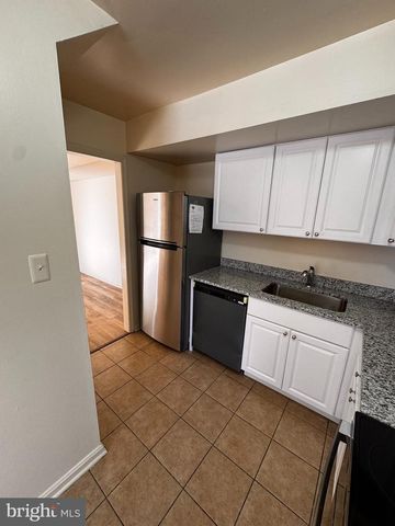 4513 LOGSDON DR, Annandale, VA 22003