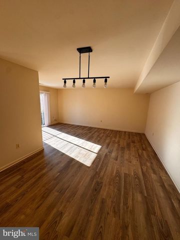 4513 LOGSDON DR, Annandale, VA 22003