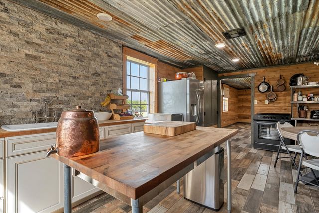 153 County Road 2139, Iredell, TX 76649