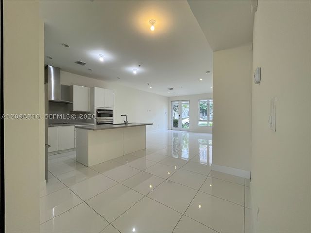10225 NW 63rd Ter 103, Doral, FL 33178