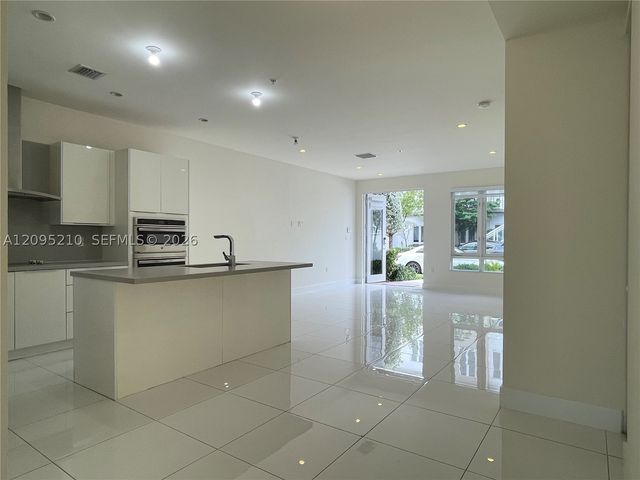 10225 NW 63rd Ter 103, Doral, FL 33178