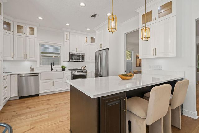 3504 W BARCELONA STREET, Tampa, FL 33629