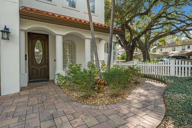 3504 W BARCELONA STREET, Tampa, FL 33629