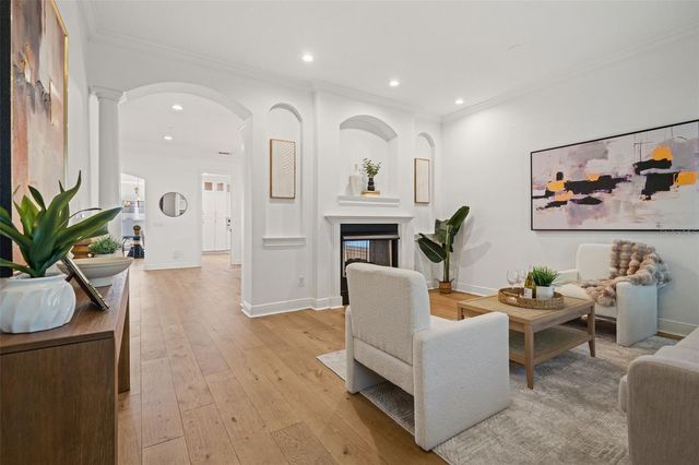 3504 W BARCELONA STREET, Tampa, FL 33629