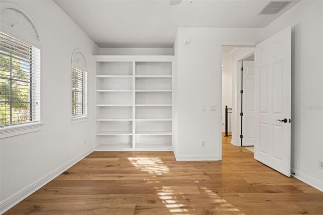 3504 W BARCELONA STREET, Tampa, FL 33629