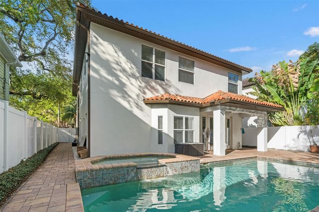 3504 W BARCELONA STREET, Tampa, FL 33629