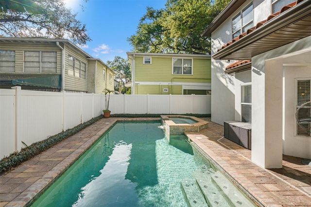 3504 W BARCELONA STREET, Tampa, FL 33629