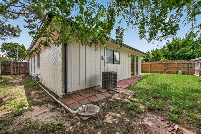 10814 Parkland Woods Drive, Sugar Land, TX 77498