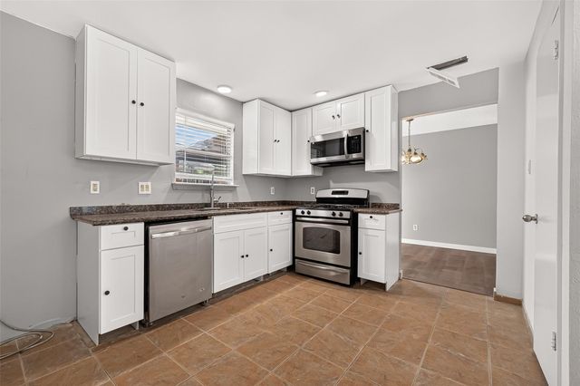 10814 Parkland Woods Drive, Sugar Land, TX 77498