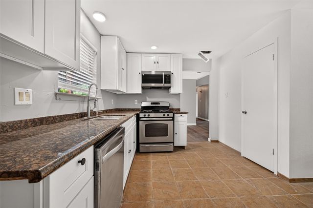 10814 Parkland Woods Drive, Sugar Land, TX 77498