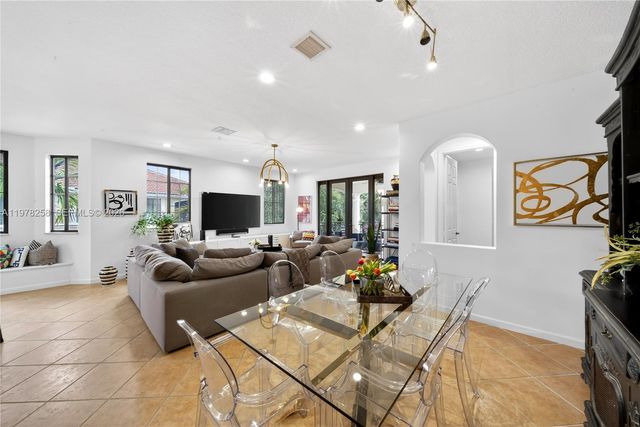 1506 Passion Vine Cir 23-3, Weston, FL 33326