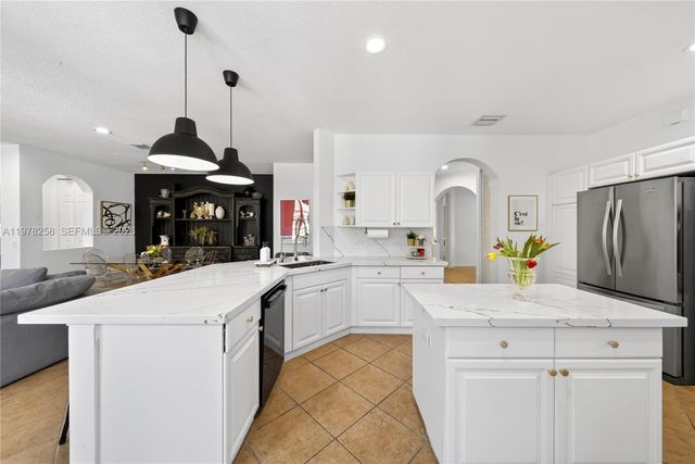 1506 Passion Vine Cir 23-3, Weston, FL 33326