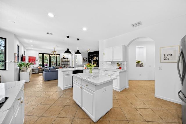 1506 Passion Vine Cir 23-3, Weston, FL 33326