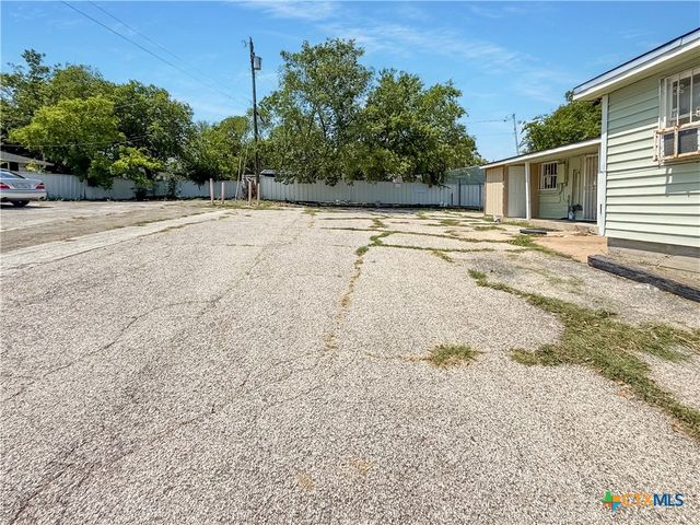 104 W Hallmark Avenue, Killeen, TX 76541