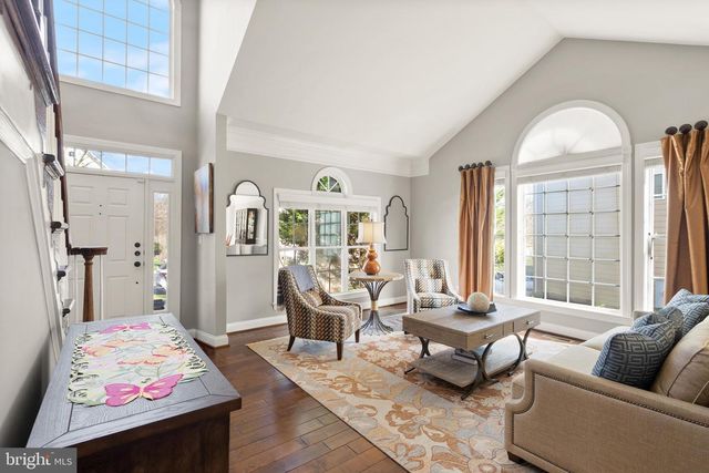 43941 RIVERPOINT DR, Leesburg, VA 20176